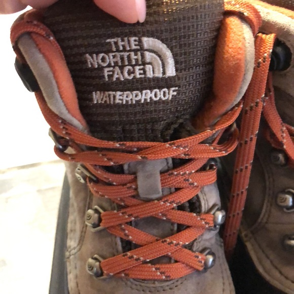 North Face waterproof boys boots - Picture 2 of 8